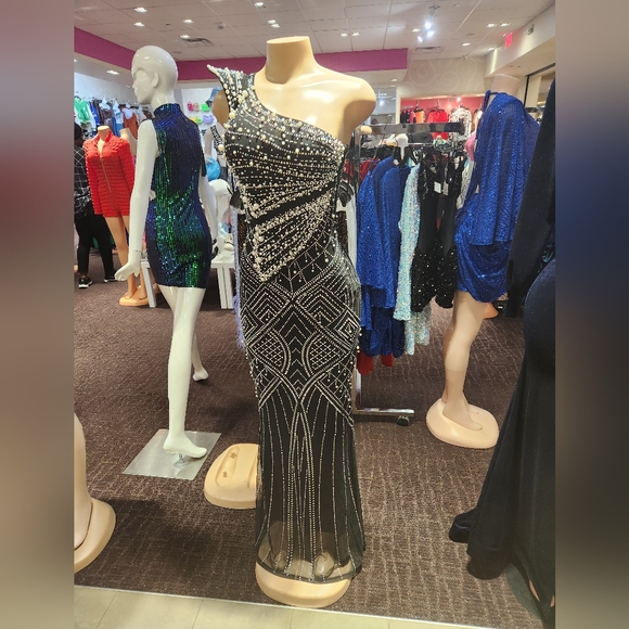 Gorgeous Gown - Picture 1 of 3